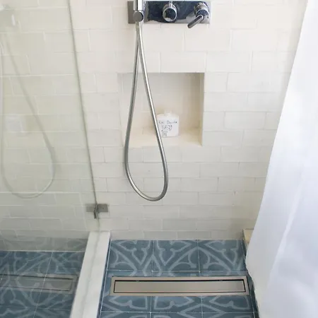 Alojamento de Acomodação e Pequeno-almoço Avec Salle De Bain Privee Et Balcon Vegetal A Lisbonne Amoreiras *