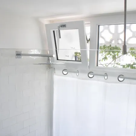 Votre Avec Salle De Bain Privee Et Balcon Vegetal A Lisbonne Amoreiras - Your With Private Bathroom And Balcony In Amoreiras B&B 리스본
